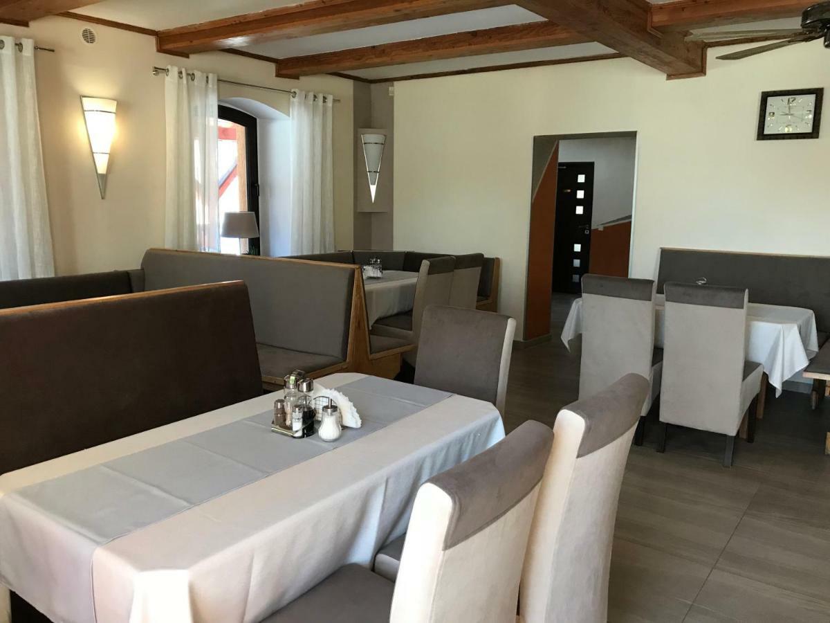 ルドビコビツェ・クウォツキエ Restauracja Ibizaアパートホテル エクステリア 写真